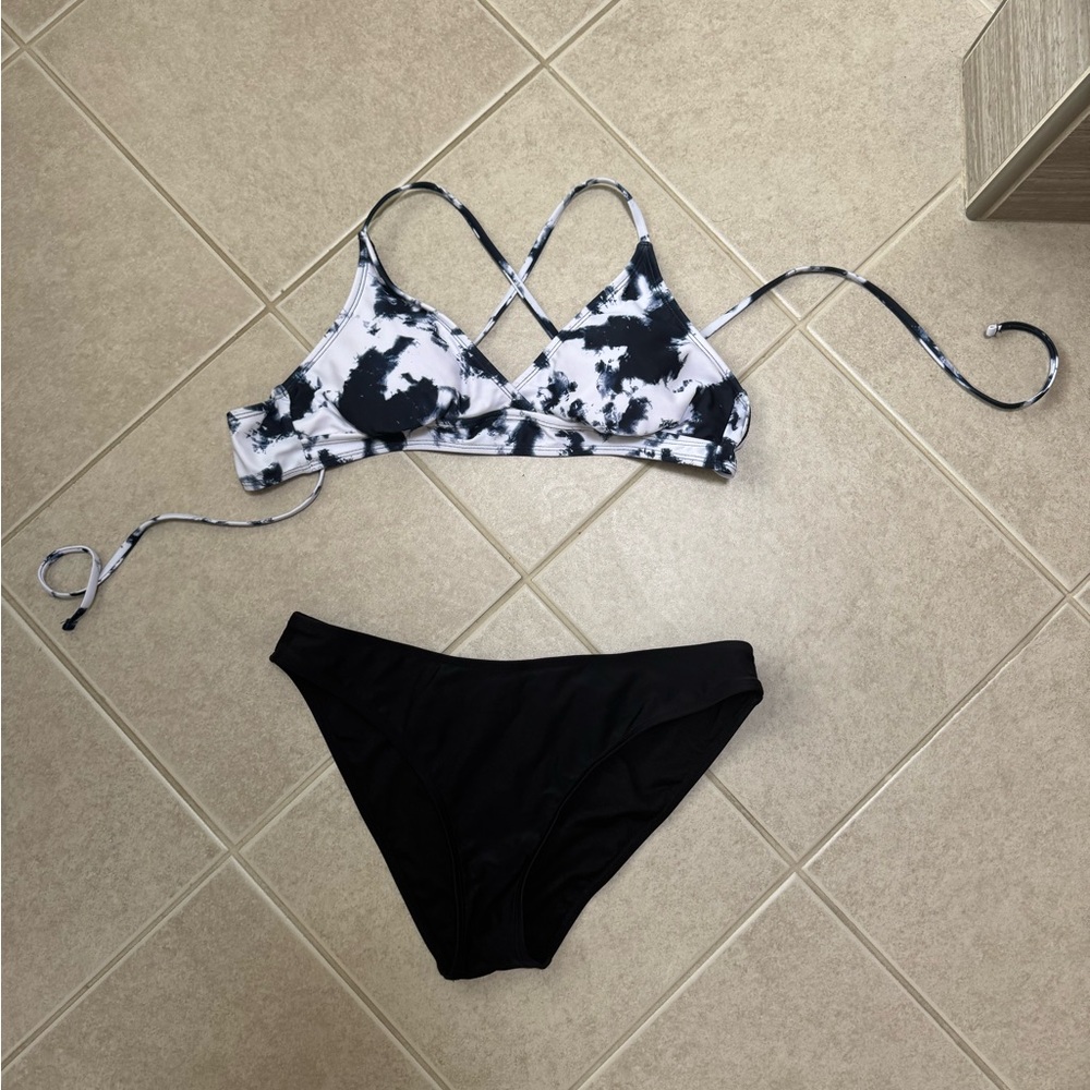 Cupshe bikini - size medium